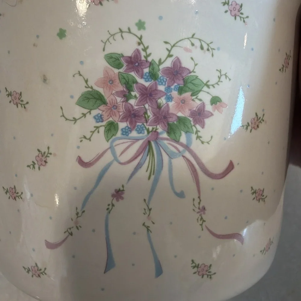 Vintage Russ &Berries Co Crock With Flowers OLA05